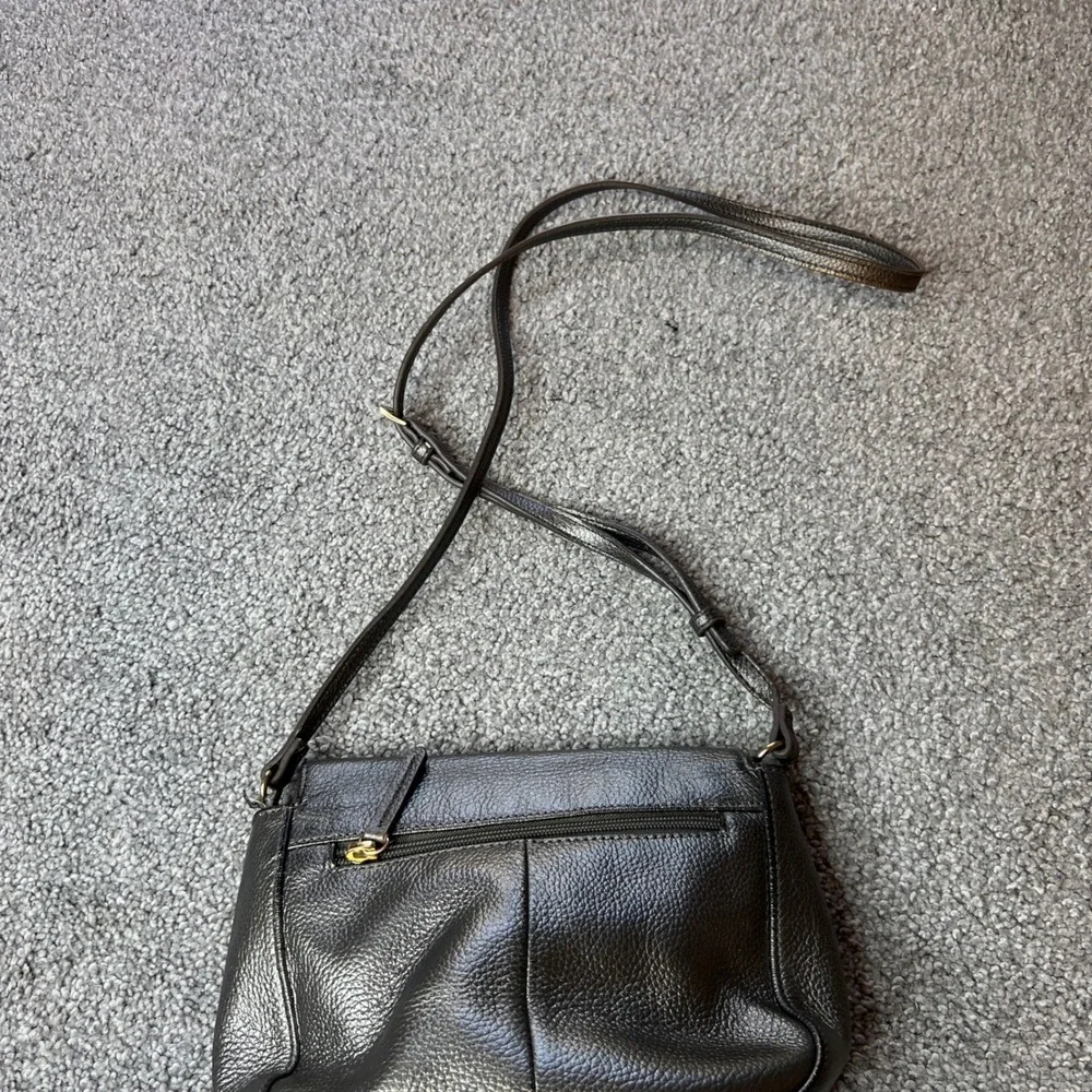 Tignanello purse pebbled Leather grey Crossbody Bag Tassel metallic chic fashion